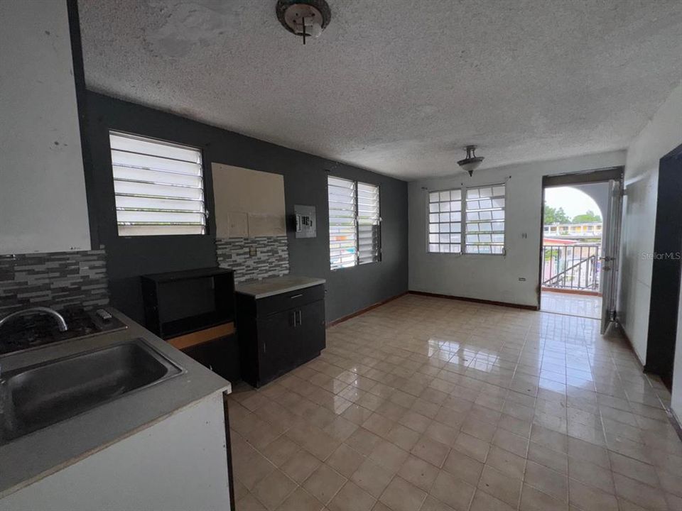 Active With Contract: $82,100 (3 beds, 2 baths, 7940 Square Feet)