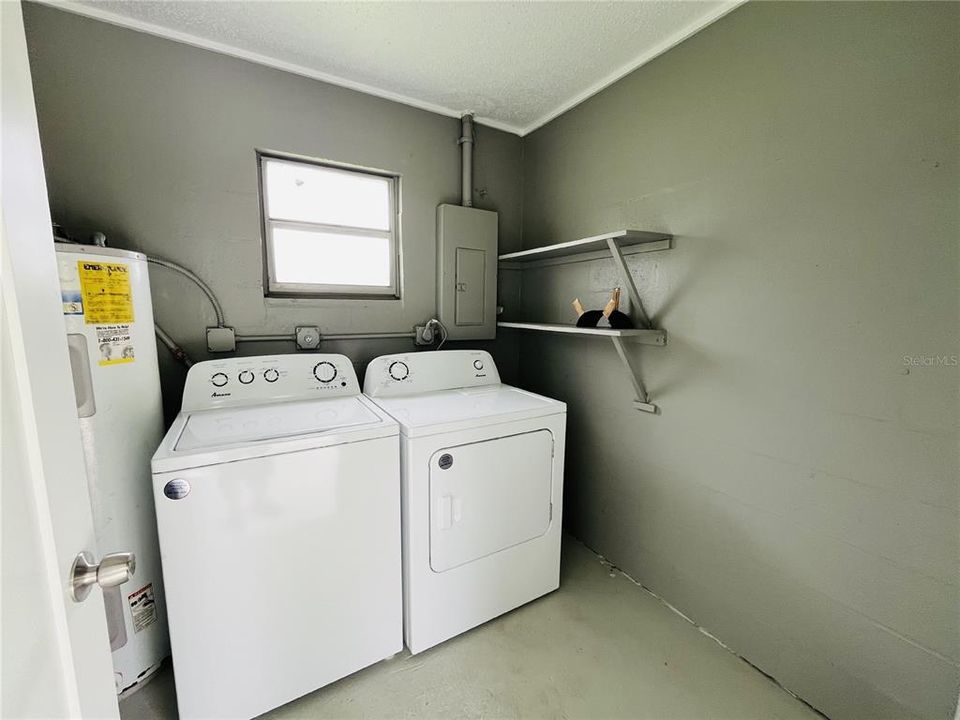 For Rent: $2,000 (3 beds, 1 baths, 1064 Square Feet)