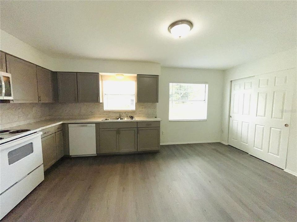 For Rent: $2,000 (3 beds, 1 baths, 1064 Square Feet)