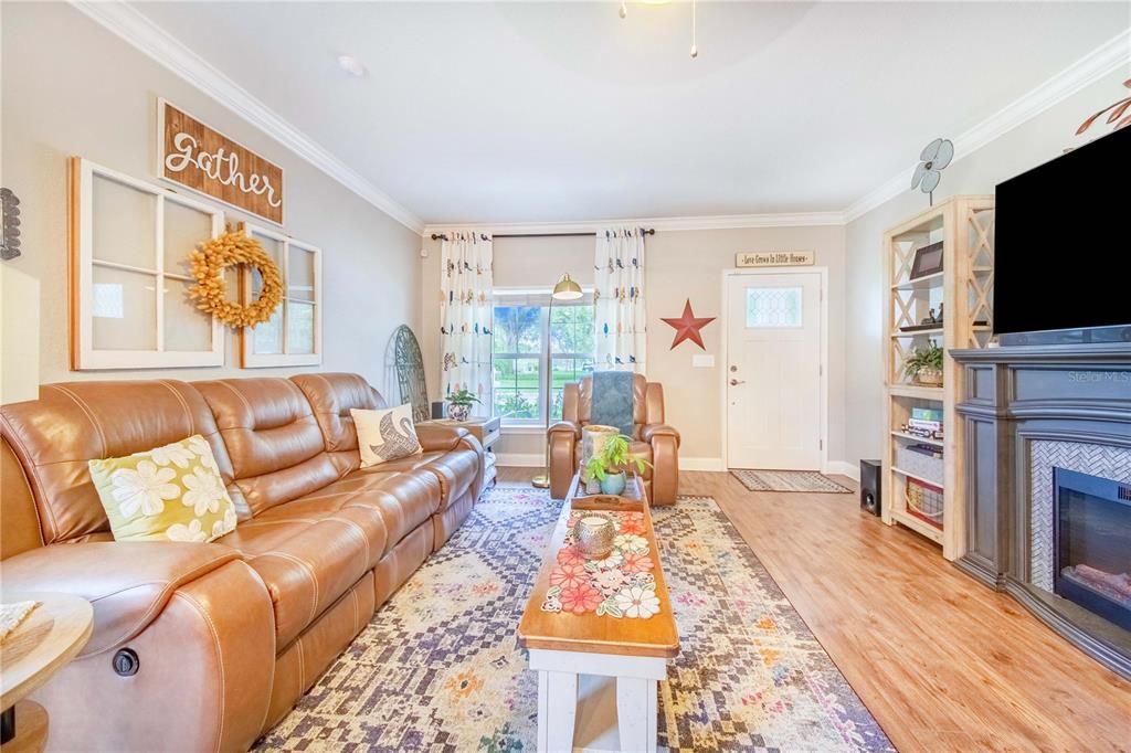 Active With Contract: $399,000 (3 beds, 2 baths, 1393 Square Feet)