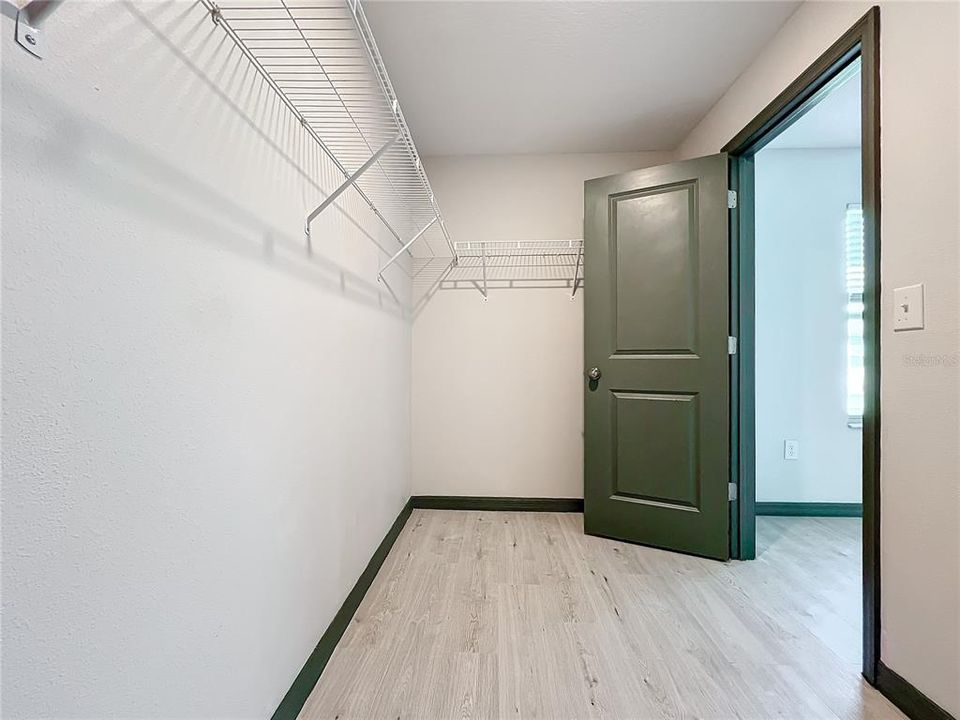 Walk-in Closet