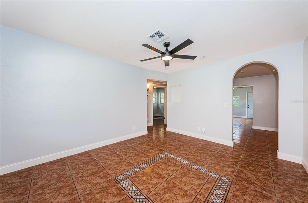 Active With Contract: $2,450 (3 beds, 2 baths, 1165 Square Feet)