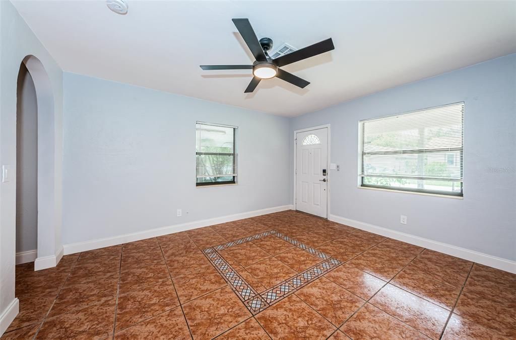 Active With Contract: $2,450 (3 beds, 2 baths, 1165 Square Feet)