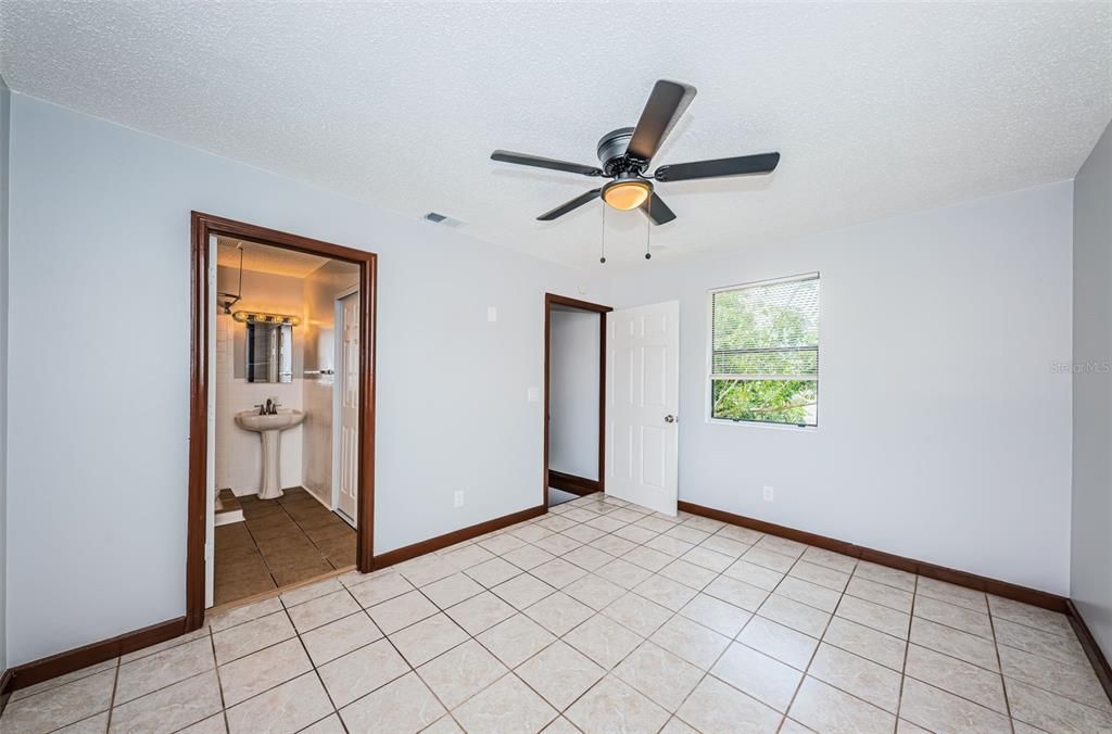 Active With Contract: $2,450 (3 beds, 2 baths, 1165 Square Feet)