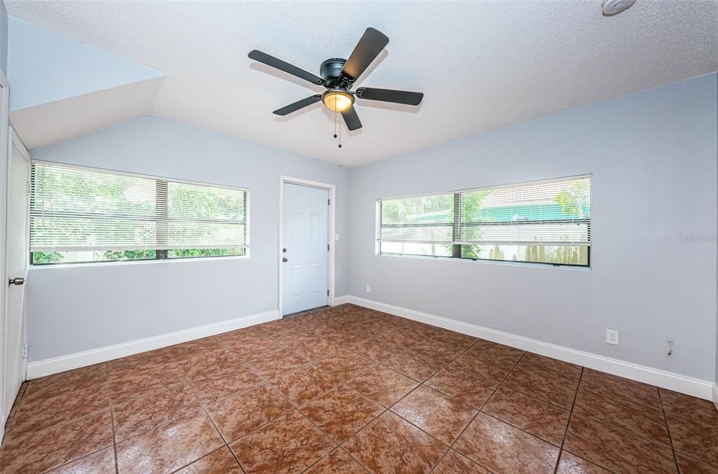 Active With Contract: $2,450 (3 beds, 2 baths, 1165 Square Feet)