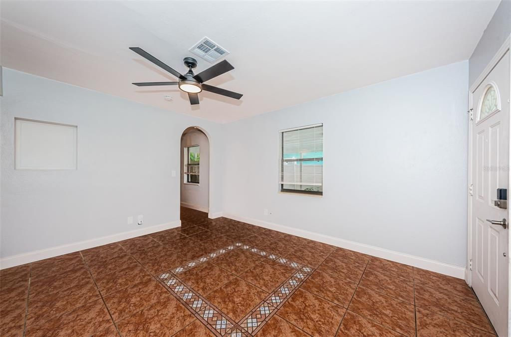 Active With Contract: $2,450 (3 beds, 2 baths, 1165 Square Feet)