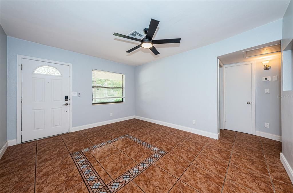 Active With Contract: $2,450 (3 beds, 2 baths, 1165 Square Feet)