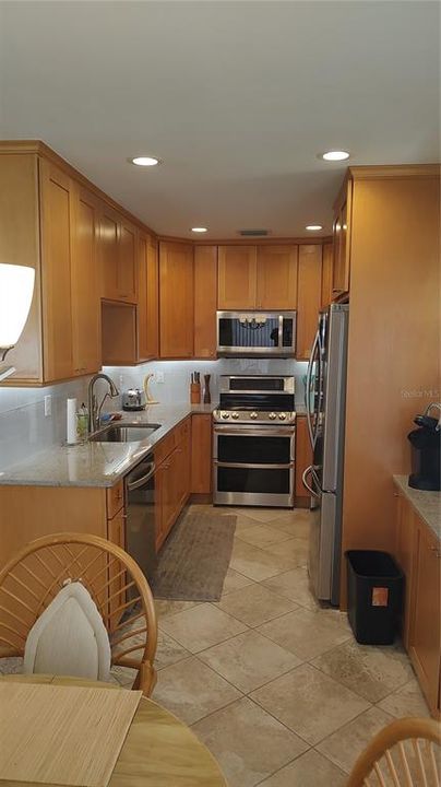 For Rent: $6,000 (2 beds, 2 baths, 934 Square Feet)