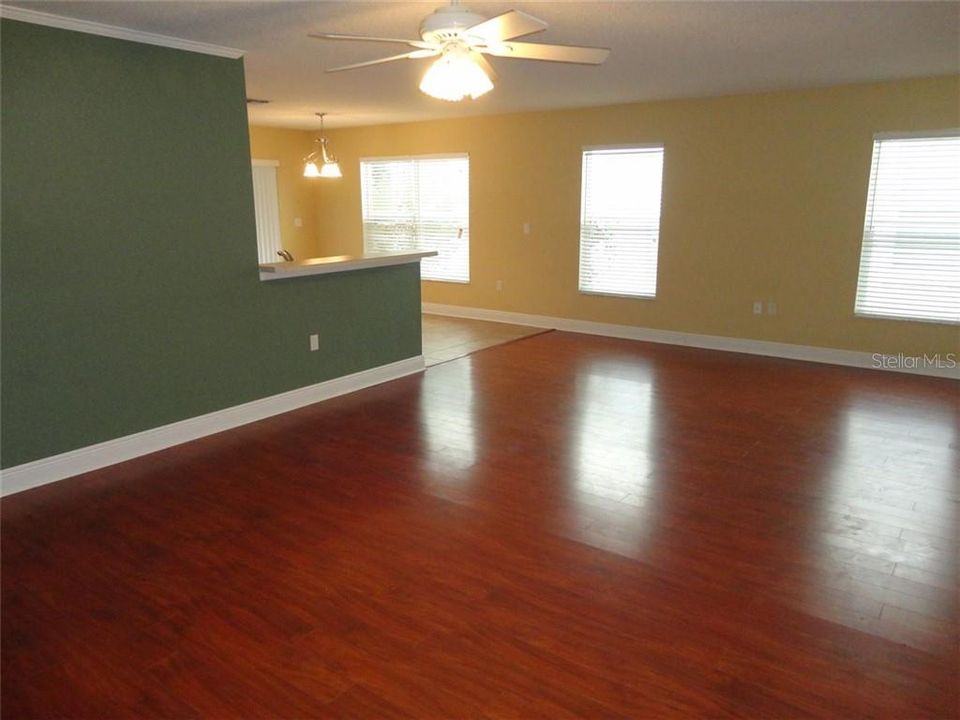 For Rent: $2,400 (3 beds, 2 baths, 1552 Square Feet)