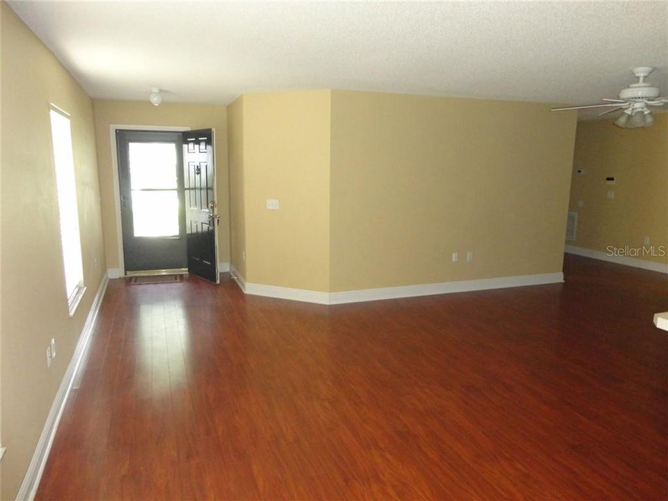 For Rent: $2,400 (3 beds, 2 baths, 1552 Square Feet)