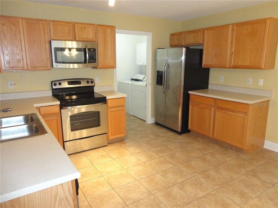 For Rent: $2,400 (3 beds, 2 baths, 1552 Square Feet)