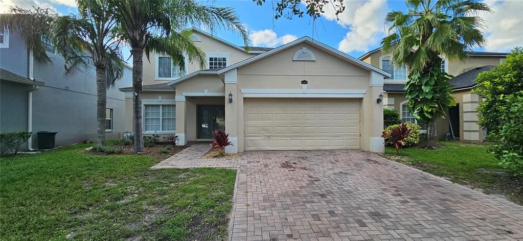 Active With Contract: $2,900 (5 beds, 3 baths, 2308 Square Feet)