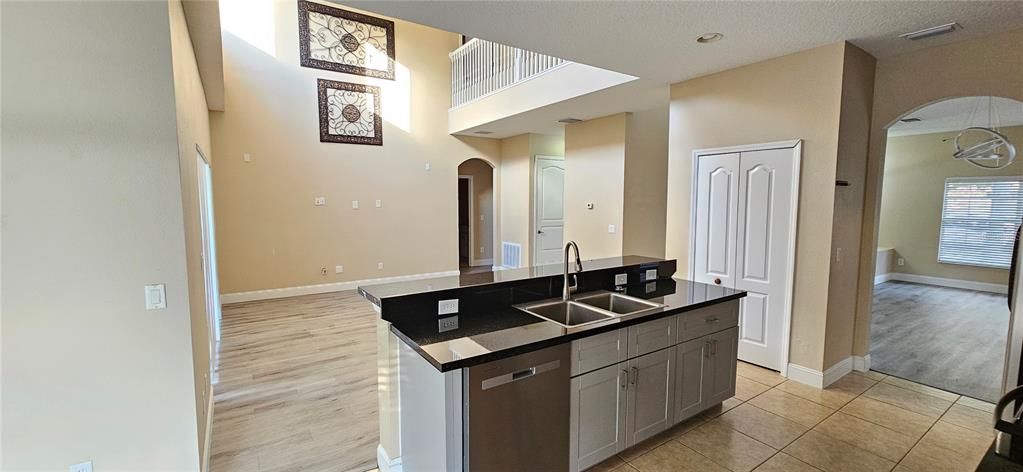 Active With Contract: $2,900 (5 beds, 3 baths, 2308 Square Feet)