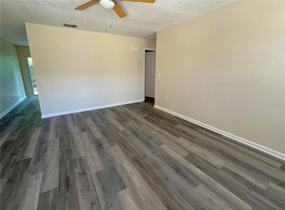 For Rent: $1,195 (2 beds, 1 baths, 898 Square Feet)