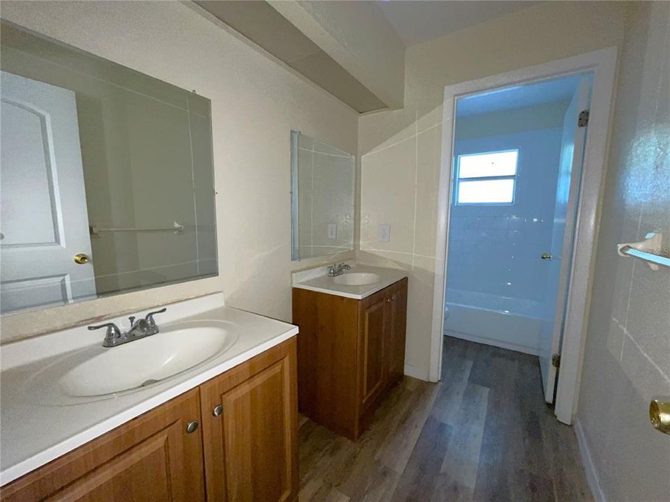 For Rent: $1,195 (2 beds, 1 baths, 898 Square Feet)