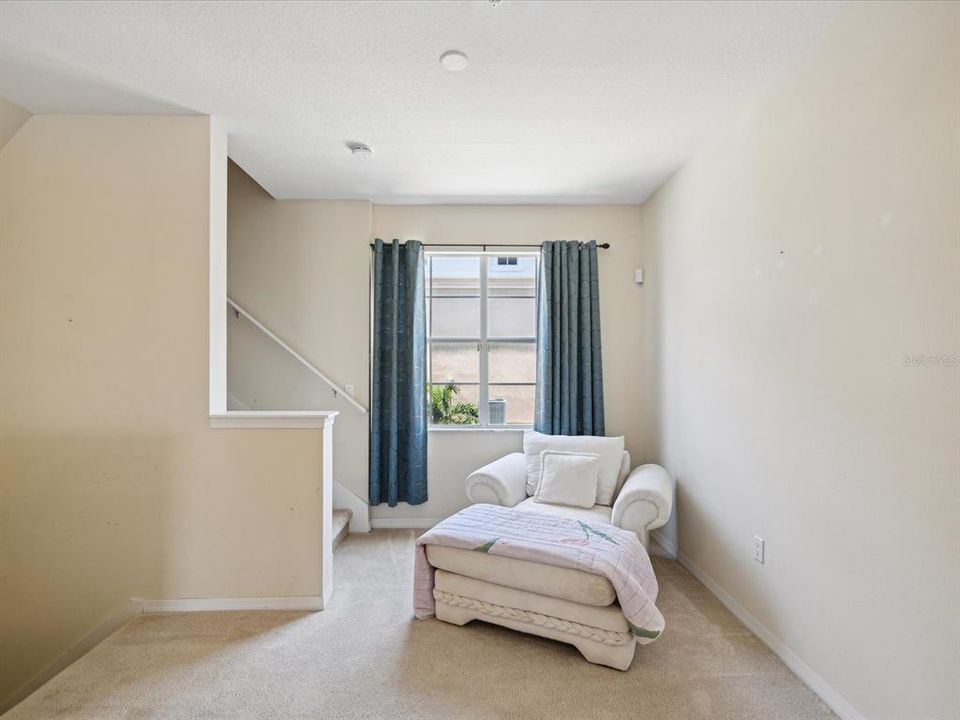 Sitting area/Dining room