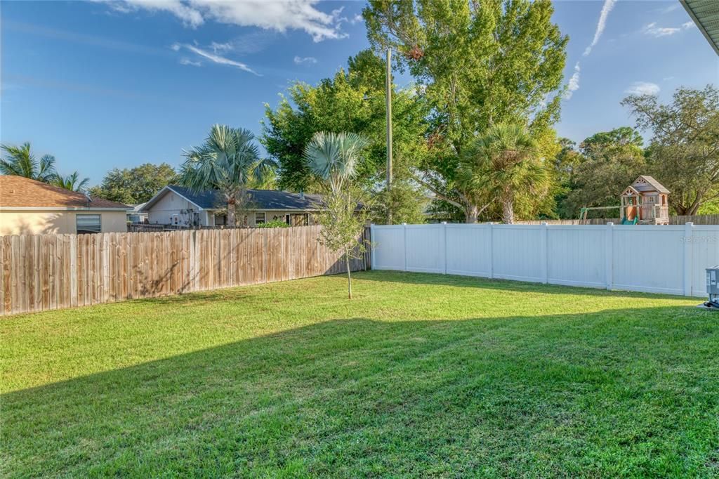 Fully Fenced Back Yard