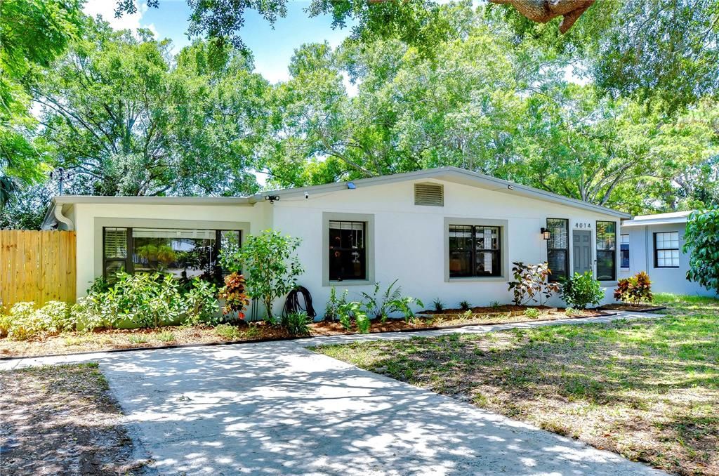 Active With Contract: $450,000 (3 beds, 2 baths, 1465 Square Feet)