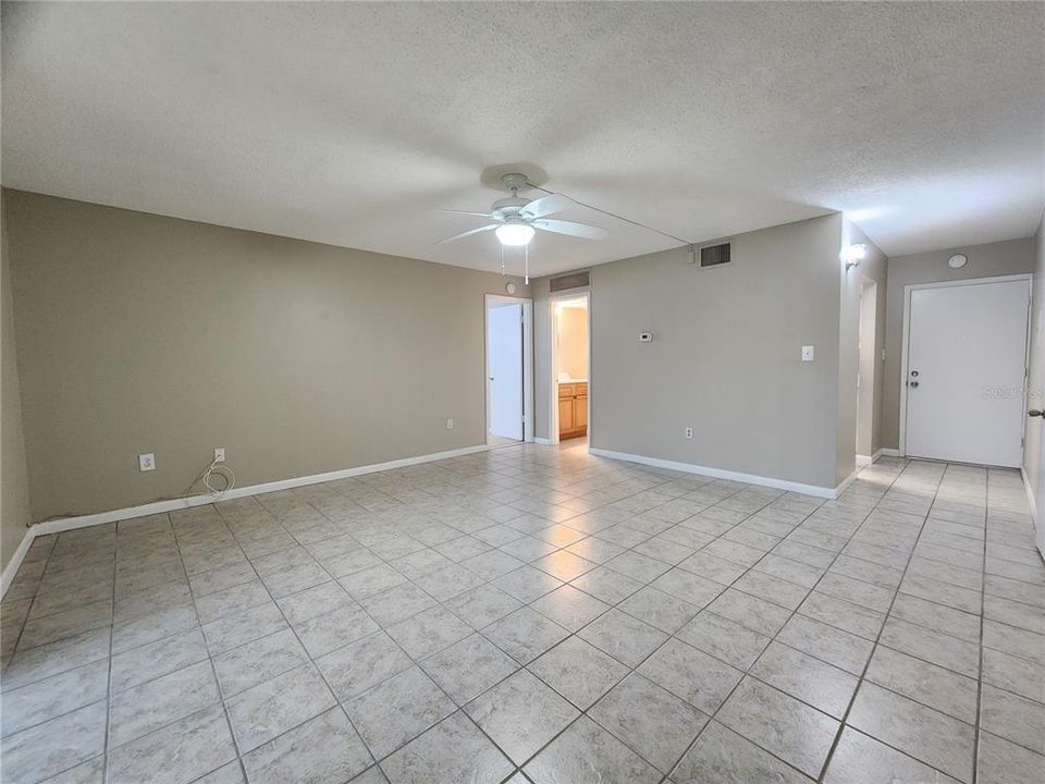 Livingroom/Dining Room Combo