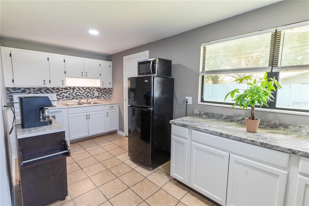 For Sale: $235,000 (3 beds, 1 baths, 1277 Square Feet)