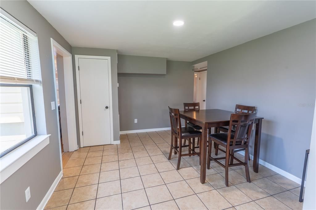 For Sale: $235,000 (3 beds, 1 baths, 1277 Square Feet)