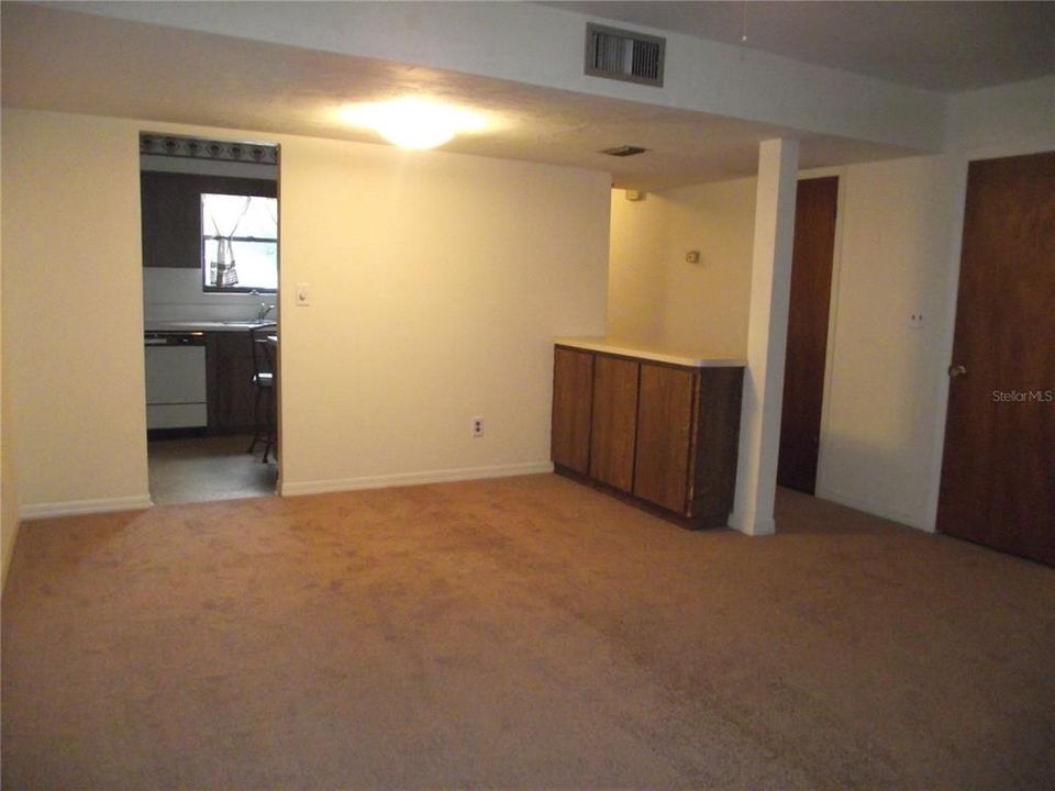 For Rent: $1,000 (2 beds, 1 baths, 1120 Square Feet)