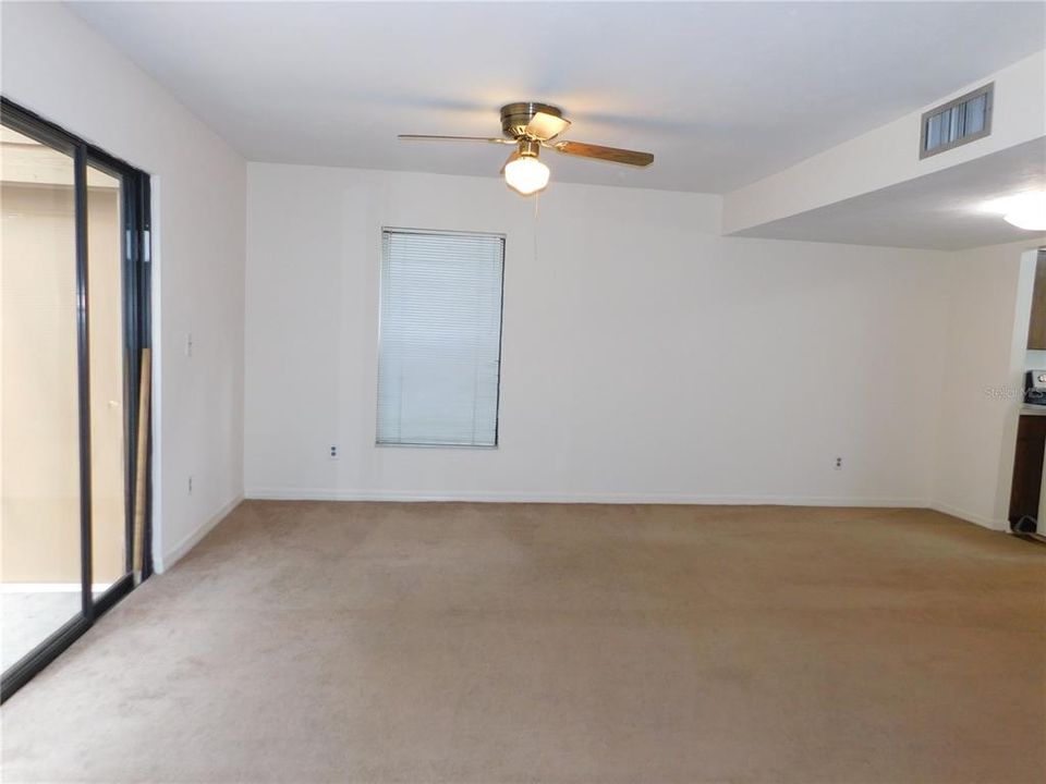 For Rent: $1,000 (2 beds, 1 baths, 1120 Square Feet)