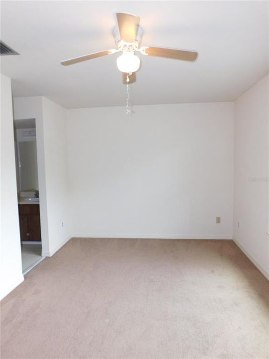 For Rent: $1,000 (2 beds, 1 baths, 1120 Square Feet)