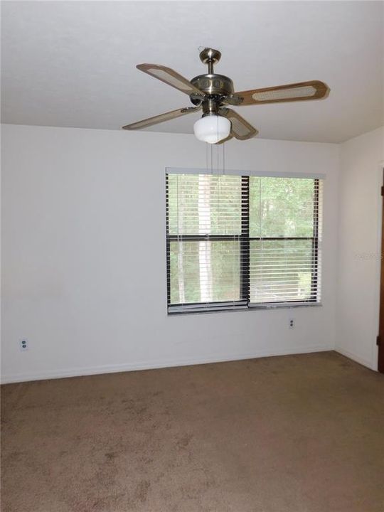 For Rent: $1,000 (2 beds, 1 baths, 1120 Square Feet)