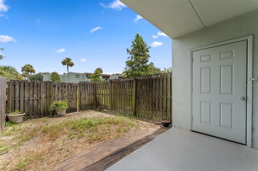 Active With Contract: $175,000 (2 beds, 1 baths, 1088 Square Feet)