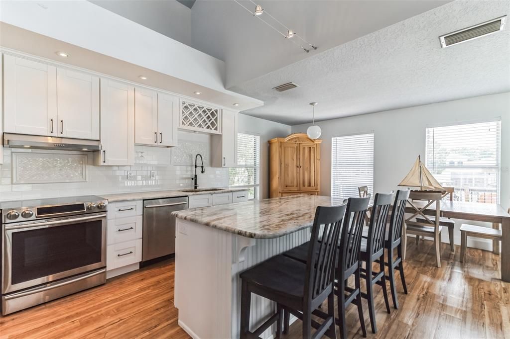 For Sale: $689,000 (2 beds, 2 baths, 1584 Square Feet)