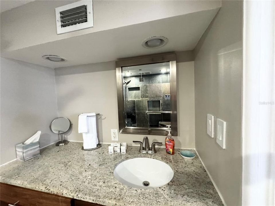 For Rent: $2,300 (2 beds, 2 baths, 867 Square Feet)