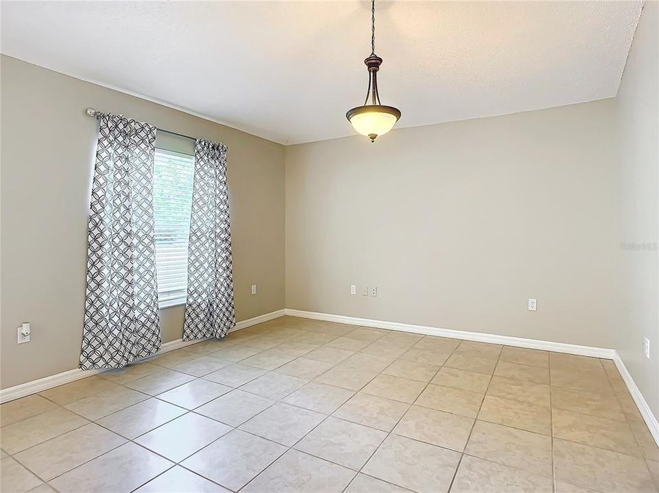 For Sale: $345,000 (3 beds, 2 baths, 1636 Square Feet)