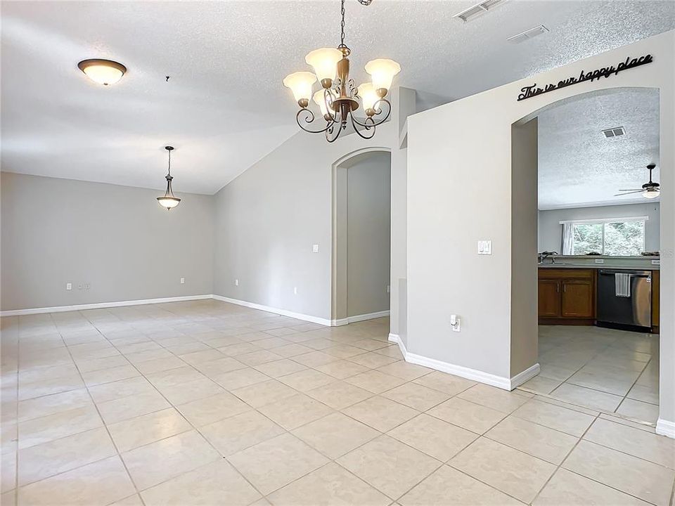 For Sale: $345,000 (3 beds, 2 baths, 1636 Square Feet)