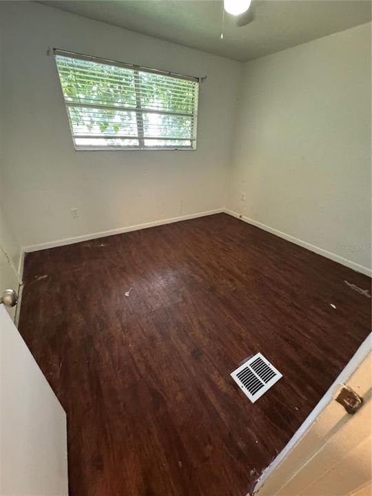 For Rent: $1,200 (2 beds, 1 baths, 1860 Square Feet)