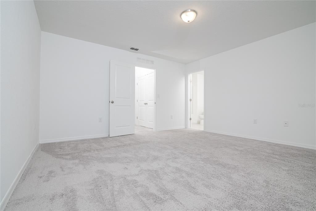 Active With Contract: $1,900 (3 beds, 2 baths, 1480 Square Feet)