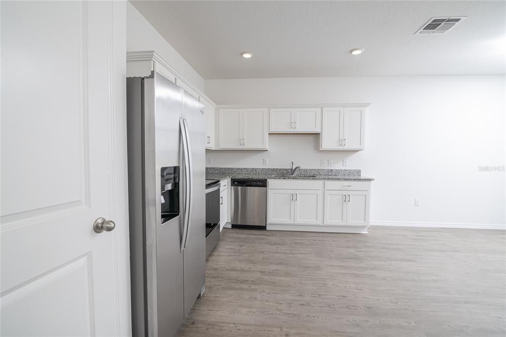 Active With Contract: $1,900 (3 beds, 2 baths, 1480 Square Feet)