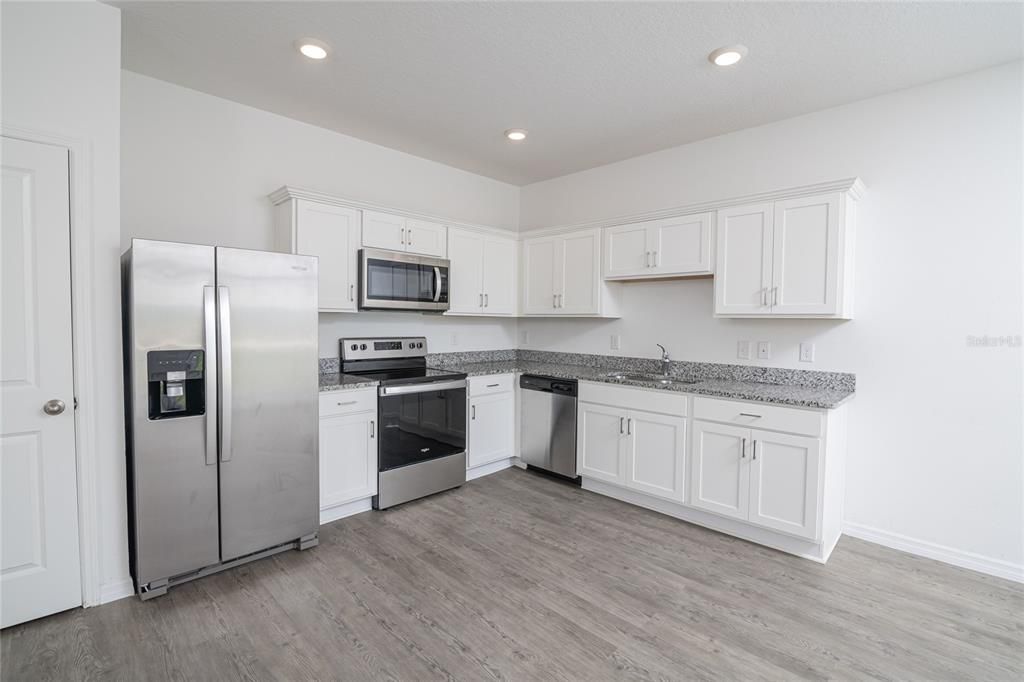 Active With Contract: $1,900 (3 beds, 2 baths, 1480 Square Feet)