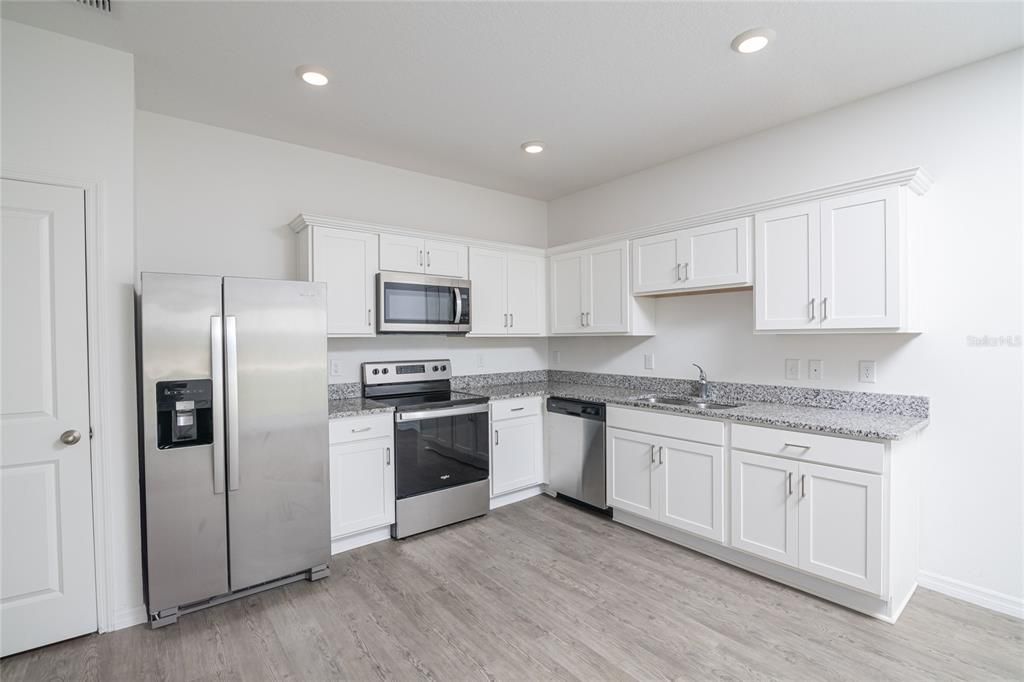 Active With Contract: $1,900 (3 beds, 2 baths, 1480 Square Feet)