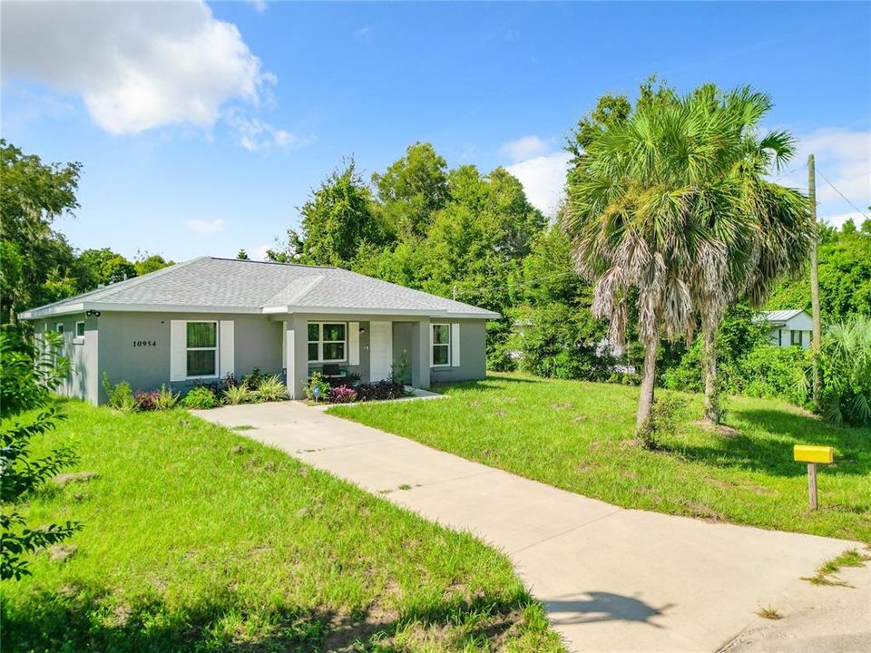 For Sale: $250,000 (3 beds, 2 baths, 1214 Square Feet)