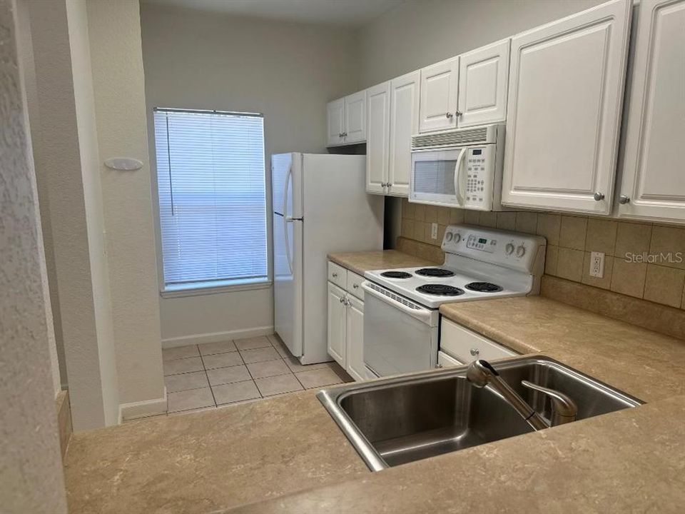 For Rent: $1,600 (2 beds, 2 baths, 1275 Square Feet)