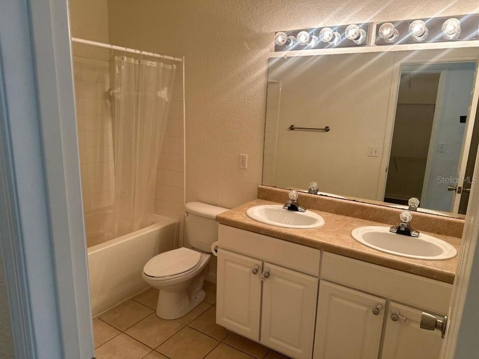 For Rent: $1,600 (2 beds, 2 baths, 1275 Square Feet)