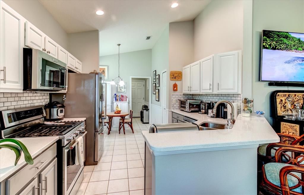 For Sale: $389,000 (3 beds, 2 baths, 1592 Square Feet)