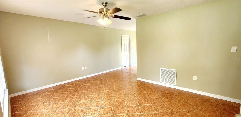 For Rent: $2,100 (3 beds, 1 baths, 1000 Square Feet)