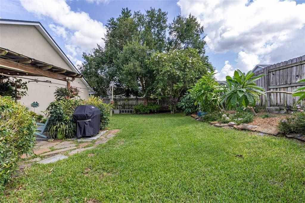 Active With Contract: $2,300 (3 beds, 2 baths, 1484 Square Feet)