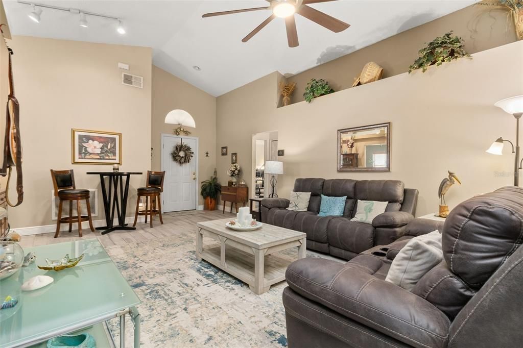 Active With Contract: $2,300 (3 beds, 2 baths, 1484 Square Feet)