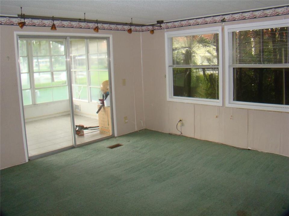 For Sale: $89,000 (2 beds, 2 baths, 864 Square Feet)