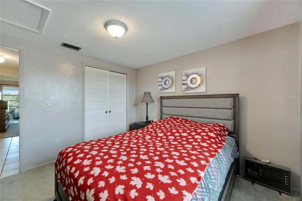 For Rent: $1,550 (2 beds, 1 baths, 975 Square Feet)