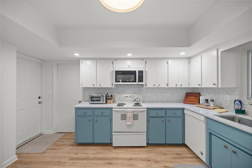 出租: $4,000 (3 贝兹, 2 浴室, 1552 平方英尺)