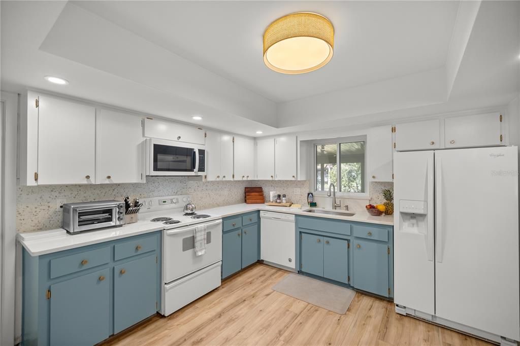 出租: $4,000 (3 贝兹, 2 浴室, 1552 平方英尺)